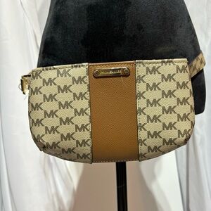 MICHAEL Michael Kors Womens Belt Bag Fanny Pack size L/XL. NWOT
